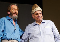 Ferhan Şensoy kavuğunu, Rasim Öztekin'e devretti
