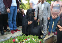 Bülent Ersoy, Aydoğan’ın mezarı başından ayrılmak istemedi