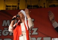 Bedia Akartürk 'Demokrasi Nöbeti'nde'