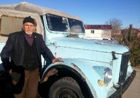 Yarım asırlık Jeepini damda saklıyor