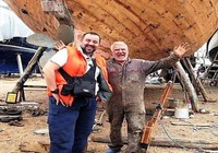 Ünlü komedyen tersanede tekne onardı