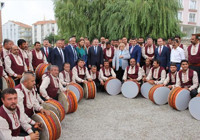 Gençlik ve Spor Bakanı 40 davul-zurna ile karşılandı