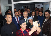 Taziye çıkışı ’selfie’ ısrarını kırmadı