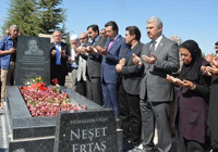 Halk ozanı Neşet Ertaş mezarı başında anıldı