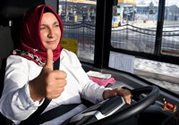 'Git, evinde bulaşık yıka' diyenlere inat otobüs şoförü oldu 