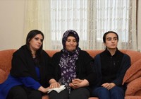Bakan Sarıeroğlu, gaziyi ve şehit ailesini ziyaret etti