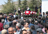 Kırşehirli şehit silah arkadaşlarının omuzlarında uğurlandı