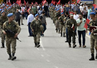 Kürtün'de askerler güllerle, dualarla karşılandı
