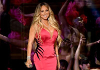 Mariah Carey’nin 17 yıllık albümü iTunes’ta bir numaraya yükseldi