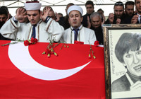 Ayşen Gruda'nın cenaze töreninde kavga çıktı