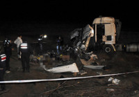 Kırşehir'de otomobille tır çarpıştı: 3 ölü, 3 yaralı