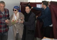 Ünlü isimler de sandık başında