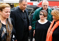 Sezen Aksu, son yolculuğuna hazırlanan annesinin yanındaydı