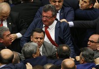 TBMM karıştı: Ak Parti Milletvekli Şahin'in burnu kırıldı