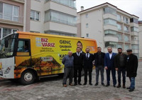 Muhtar adayı oğluna böyle destek oluyor