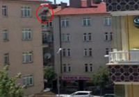 Kırşehir'de inanılmaz olay! Çatıda uyuyakaldı aşağı düştü