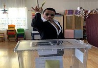Ünlü isimler de sandık başında