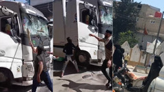 Suriye'de provokatörler Türk bayraklarını parçaladı! Türk TIR’larına ‘Allahu Ekber’ diyerek saldırdılar