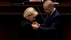 CHP'li Nimet Özdemir, AK Parti'ye katıldı: Rozetini Erdoğan taktı