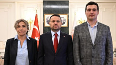 Bakan G&uuml;rlek, Beh&ccedil;et Oktay'ın ailesini kabul etti! İşte g&ouml;r&uuml;şmeden ilk kareler