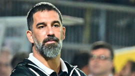 Arda Turan'ın maçında hava saldırısı alarmı! 45 dakikalık gecikme