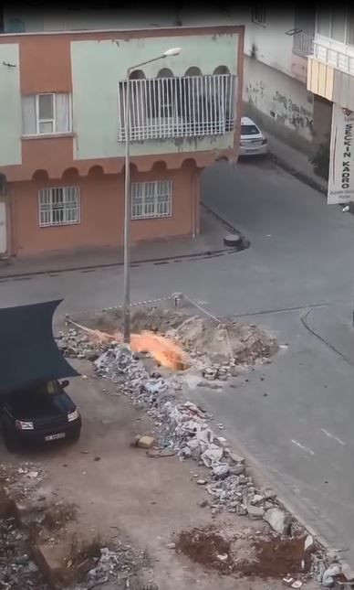 Yeraltına indirilen elektrik hattındaki arıza patlamalara neden oldu - Resim: 1