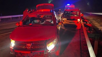 Çorum'da hafif ticari araç ile otomobil çarpıştı: 6 yaralı
