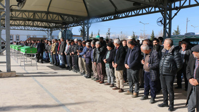 Adıyaman'daki kazada ölen 5 kişi toprağa verildi