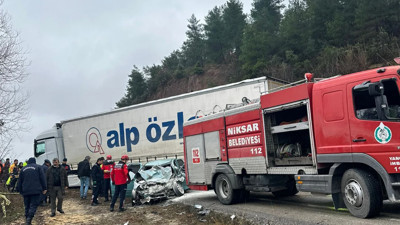 Tokat'ta otomobil ile TIR çarpıştı