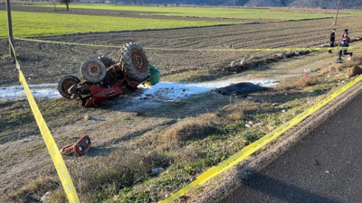 Burdur'da tarlaya devrilen traktörün sürücüsü öldü