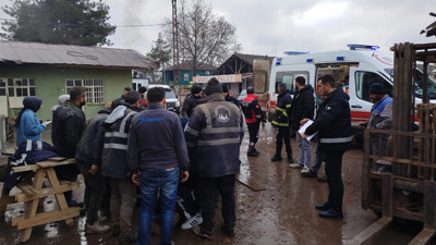 Tokat'ta fabrika garajının çatısı çöktü, işçi altında kaldı