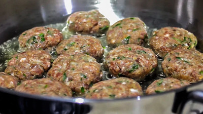 19 yıllık tarihi Eminönü köftecisi köfteye lezzet katan malzemeyi açıkladı