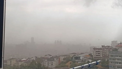 İstanbul'da şiddetli fırtına etkisini gösterdi