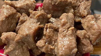 Et kavururken 1 kaşık tencereye eklenirse et dağılmıyor iyi pişiyor