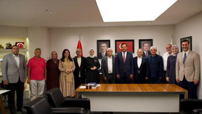 Üsküdar'da seçim öncesi bomba gelişme: CHP'den istifa ederek AK Parti'ye geçtiler