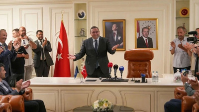 Üsküdar'da başkanvekili seçilen Dündar Ziya Gültekin görevini devraldı