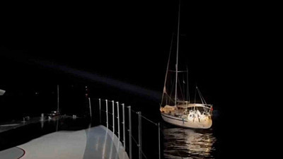 Urla açıklarında yelkenli tekne durduruldu: 11 göçmen ve 2 kaçakçı yakalandı