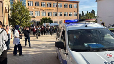 Manisa Turgutlu'da lisenin önünde silahlı saldırı: 3 öğrencinin durumu kritik