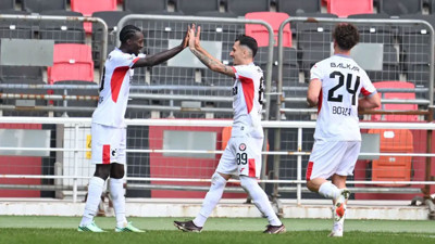Burak Yılmaz ilk maçında farklı kazandı