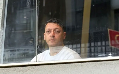 1. Lig'de Mesut Özil sürprizi! Tribünde görüntülendi