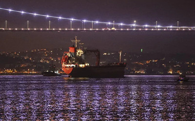 İstanbul Boğazı'nda panik anları: Arızalanan dev gemi kıyıya metrelere kala durdu