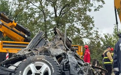 Kocaeli'deki sel felaketi: Sulara kapılan araçtaki 2 kişiden birinin cansız bedeni bulundu