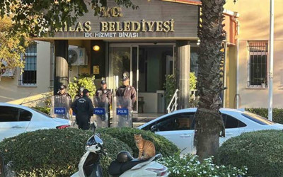 Milas Belediyesi'ne 'sahte ihale' soruşturması: Başkan Fevzi Topuz ve oğlu adliyeye sevk edildi