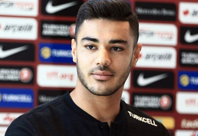Ozan Kabak Bundesliga'da yılın genç oyuncusu seçildi