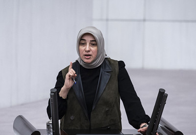 AK Partili vekilden TRT'ye Öcalan tepkisi: Kırmızı bültenle aranan birine mikrofon uzatamaz