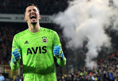 Altay Bayındır 35 metreden frikik golü yedi
