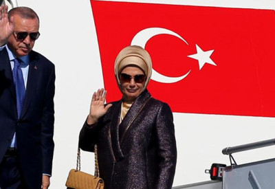 Hande Fırat: Emine Erdoğan çakma çanta alıyor