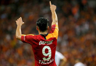 Galatasaray'ın golcüsü Radamel Falcao'ya yeni talip