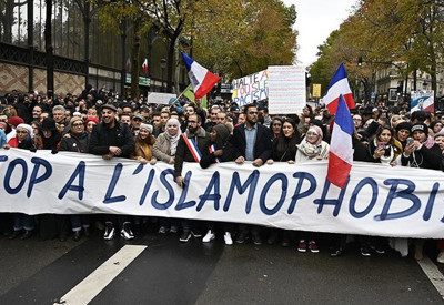 Fransa'da İslam karşıtı yasa tasarısı onaylandı