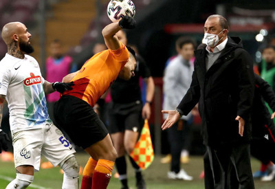 Penaltı kararı sonrası itirazdan sarı kart gören Fatih Terim çılgına döndü